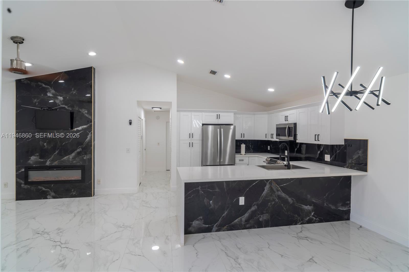 2421 Southwest 84th Terrace Miramar, FL 33025 - Photo 5 of 32