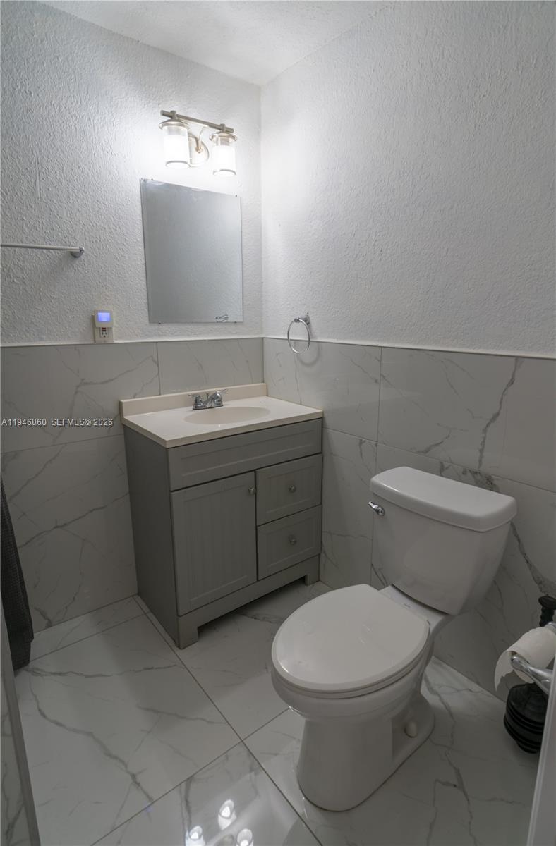 2421 Southwest 84th Terrace Miramar, FL 33025 - Photo 9 of 32