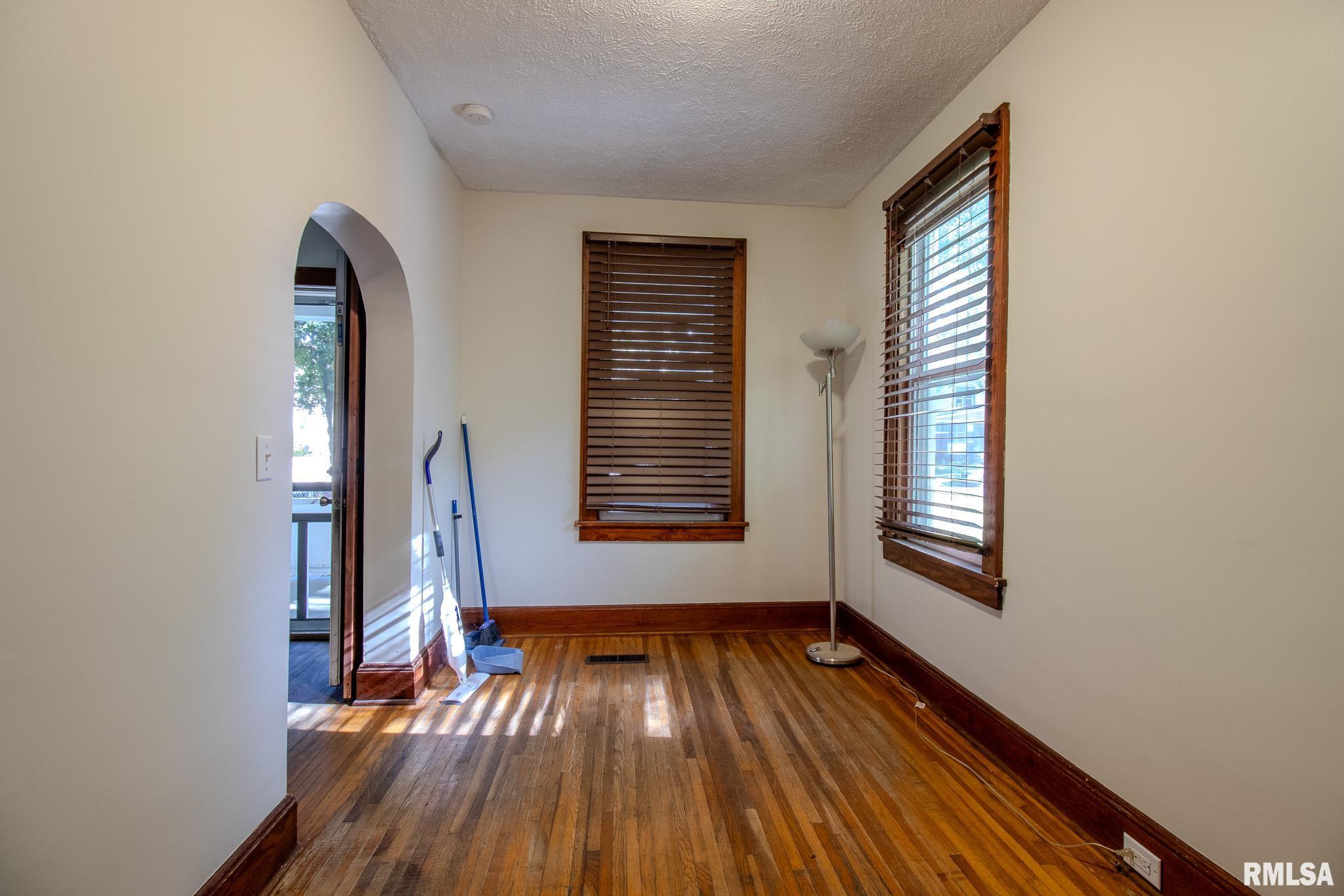 905 West Taylor Street Bloomington, IL 61701 - Photo 5 of 22