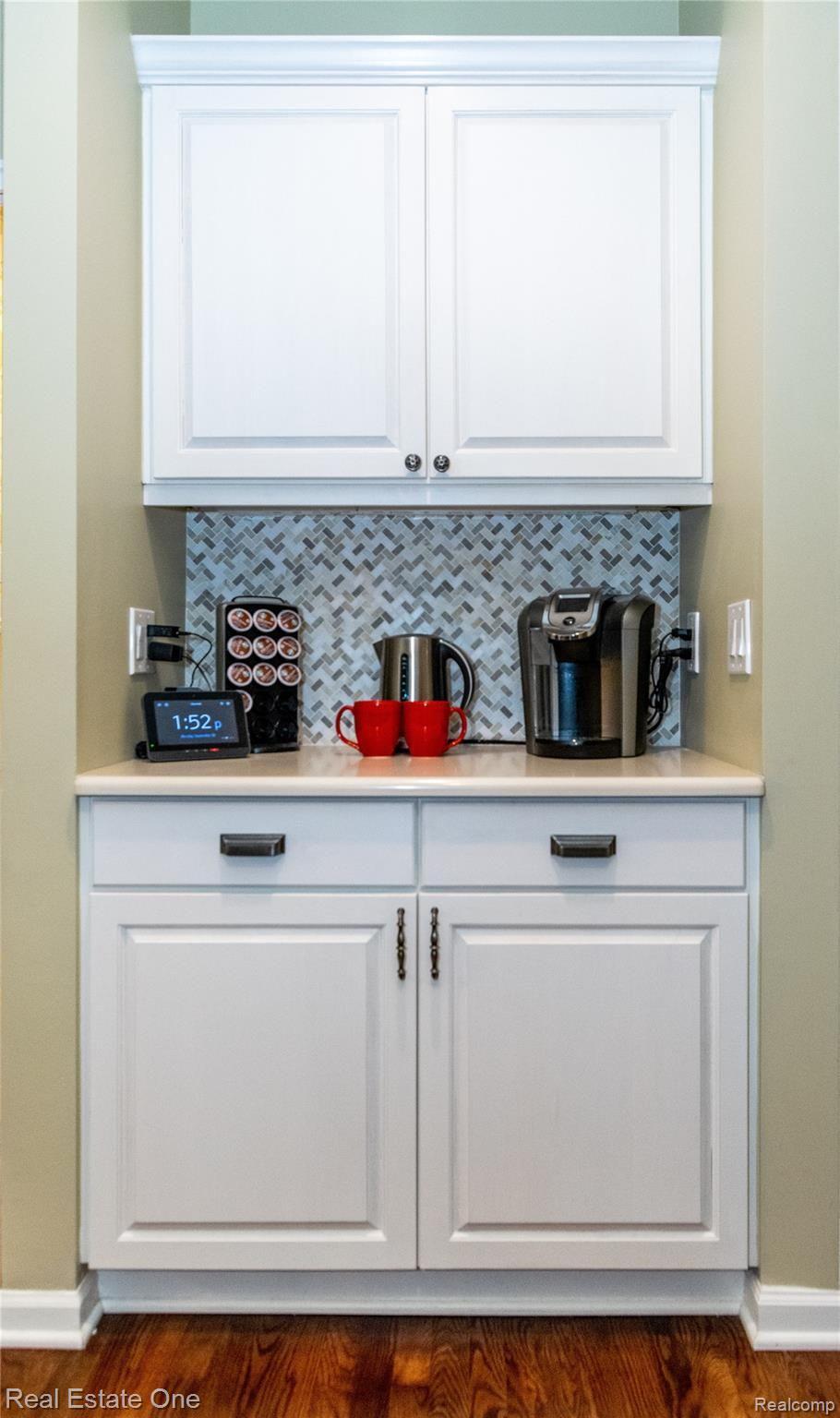3959 Kaeleaf Road Lake Orion, MI 48360 - Photo 21 of 43 Coffee bar/Butlers Pantry