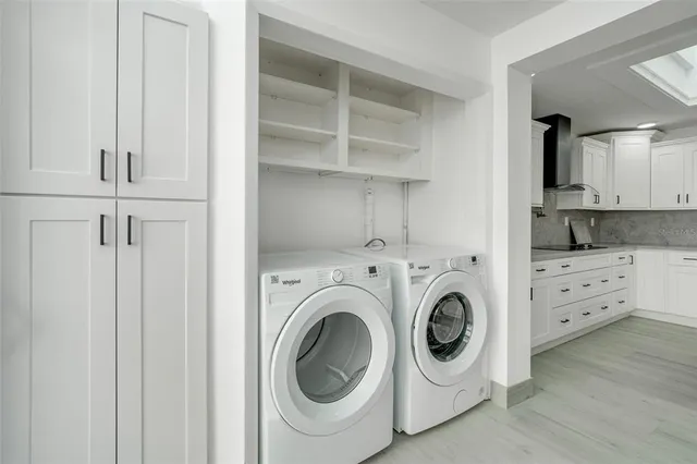 a view of bathroom with washer and dryer