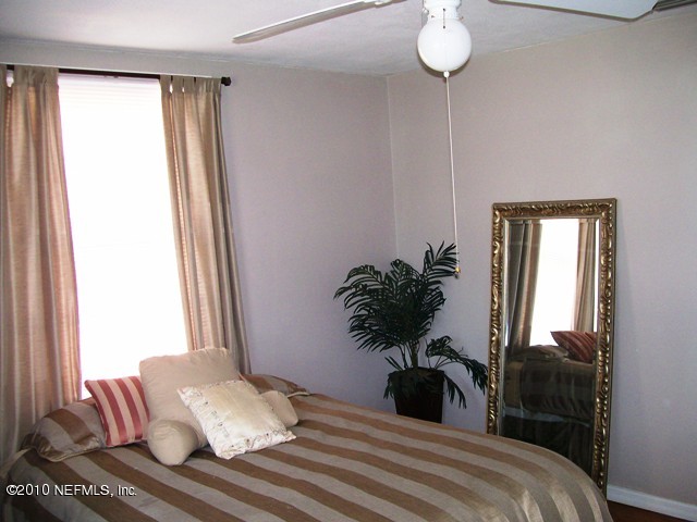 2215 Southampton Road Jacksonville, FL 32207 - Photo 7 of 14 Master bedroom bed wall