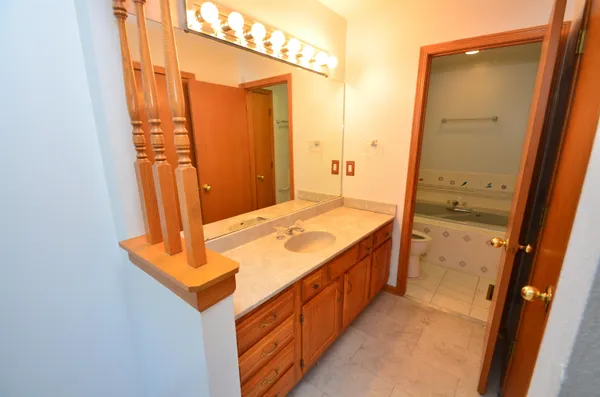 $1,800 | 1237 Wood Creek Bend, Rockford, IL 61108
