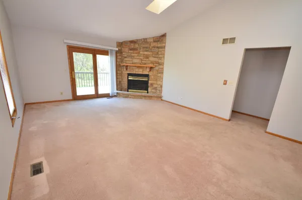 $1,800 | 1237 Wood Creek Bend, Rockford, IL 61108