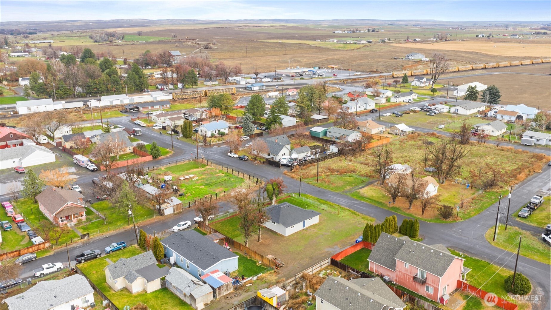 7 Second Street Touchet, WA 99360 - Photo 29 of 33 an aerial view of residential building and lake