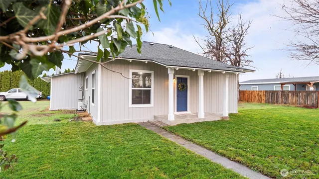 a front view of house with yard