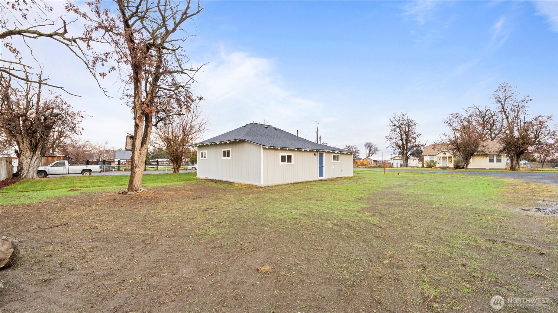 7 Second Street Touchet, WA 99360 - Photo 33 of 33 a house view with garden space