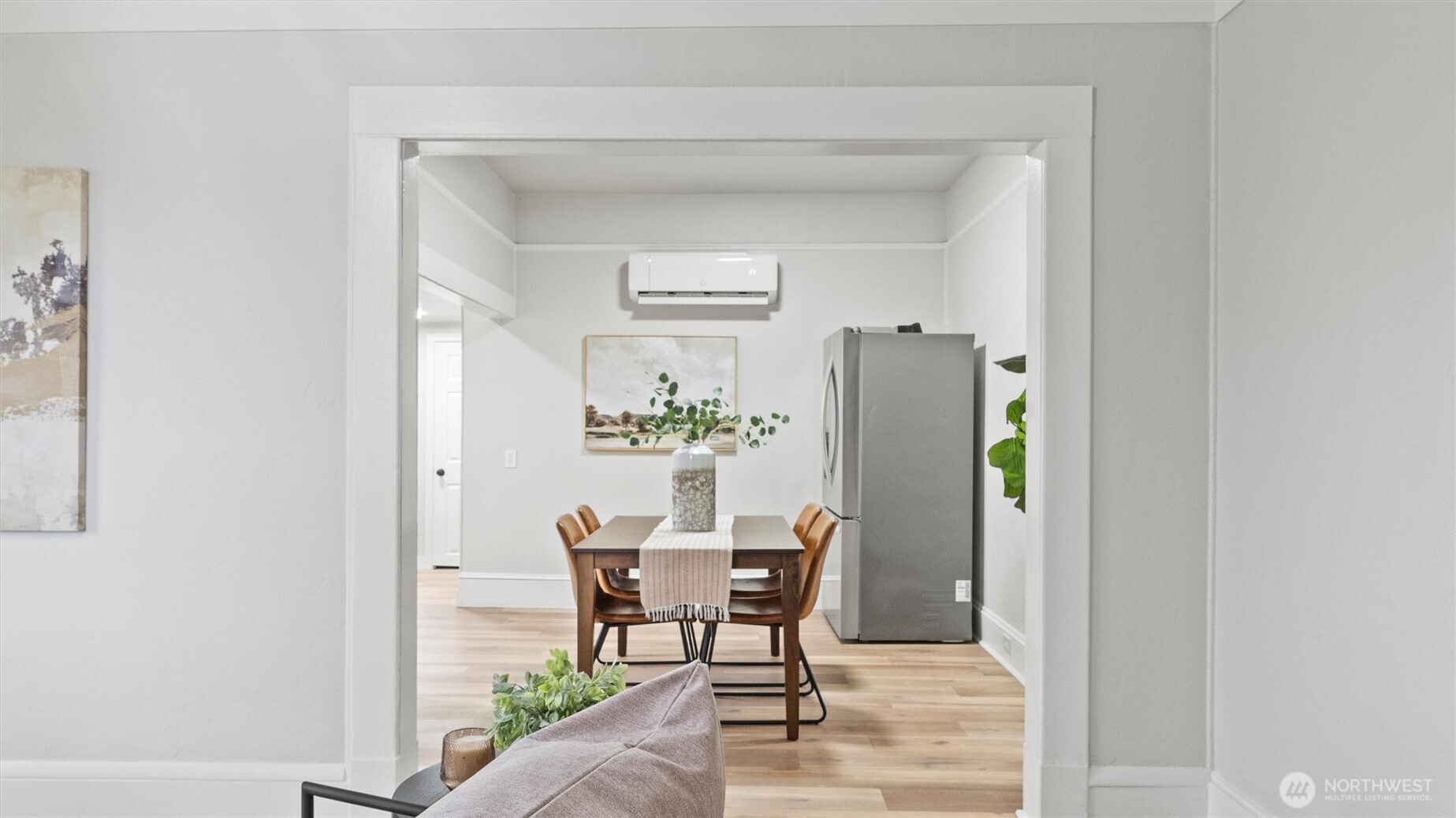 7 Second Street Touchet, WA 99360 - Photo 4 of 33 a workspace with furniture and a window