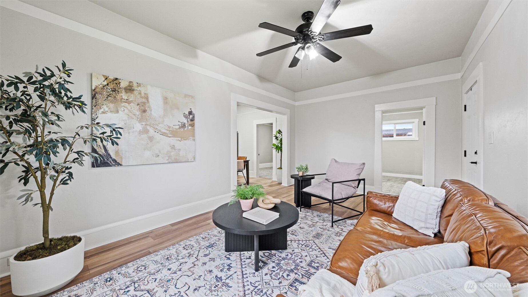 7 Second Street Touchet, WA 99360 - Photo 9 of 33 a living room with furniture and a potted plant