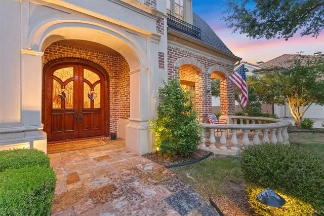 a house view with a outdoor space