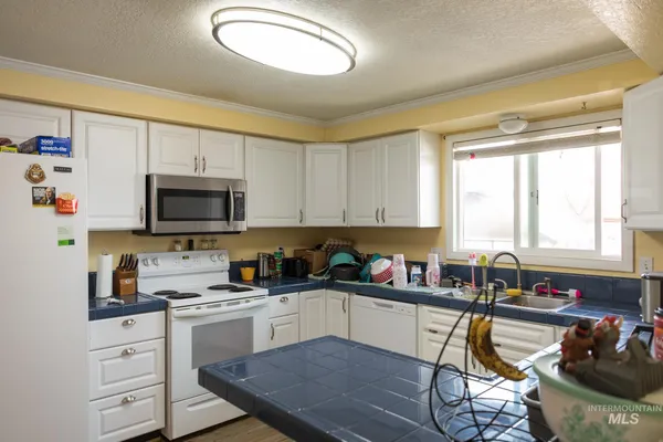 $399,900 | 1145 Southwest 11th Avenue, Ontario, OR 97914