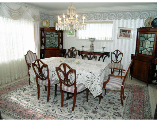 25 West Boulevard Road Newton, MA 02459 - Photo 4 of 8 a view of a dining room with furniture and window