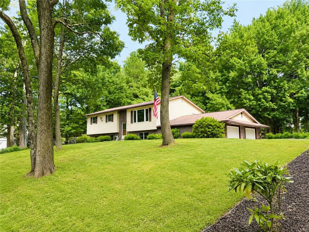 525 Pinewood Road Lehighton, PA 18235 - Photo 2 of 51 A spacious Bi-level with over 2,500 sq ft of finished living space
