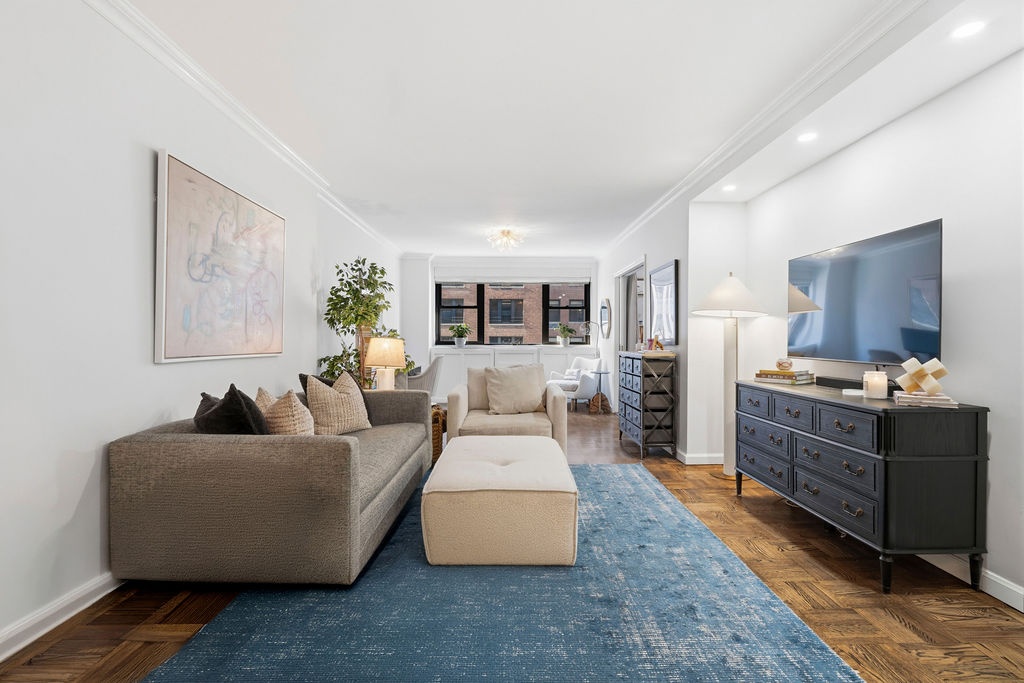 315 East 72nd Street, Unit 8D Manhattan, NY 10021 - Photo 2 of 17