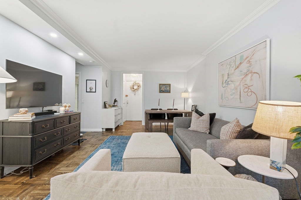 315 East 72nd Street, Unit 8D Manhattan, NY 10021 - Photo 5 of 17