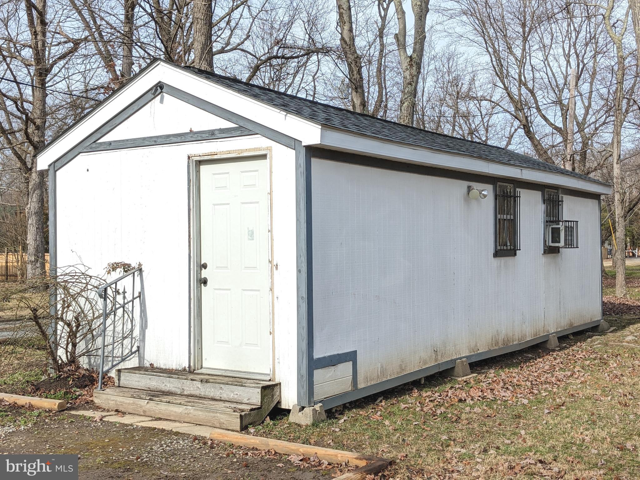302 Biddle Road Accokeek, MD 20607 - Photo 9 of 43 Music Studio / Office