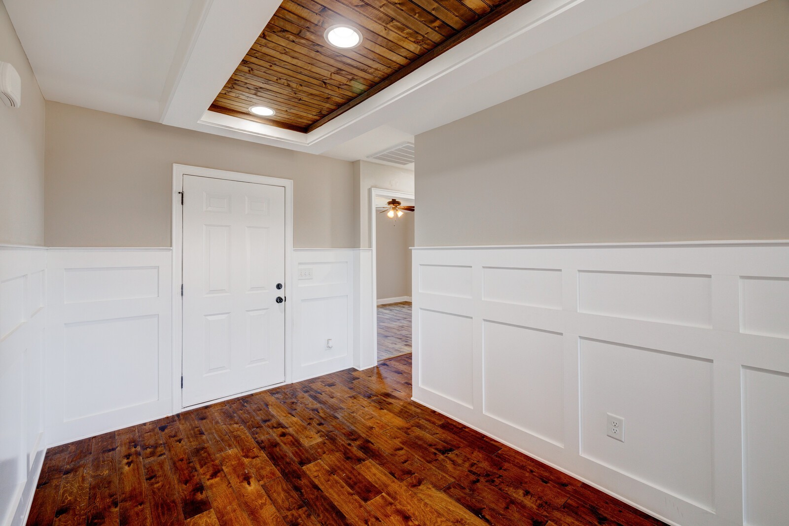 1253 Sugar Flat Road Lebanon, TN 37087 - Photo 8 of 32 a bedroom with a bed and a window