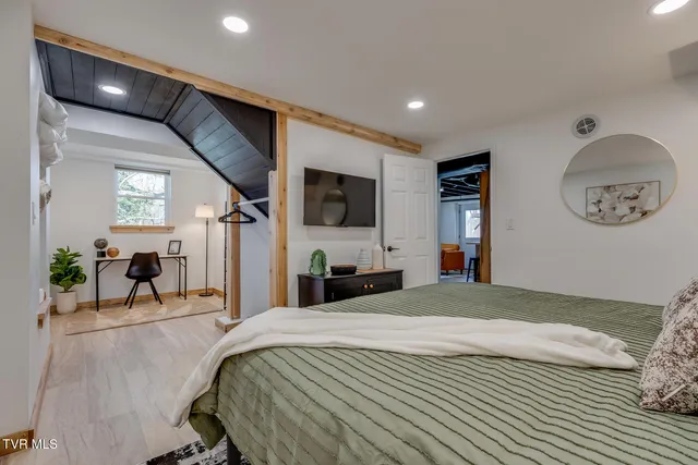 $299,900 | 2549 Bay Street, Bristol, TN 37620