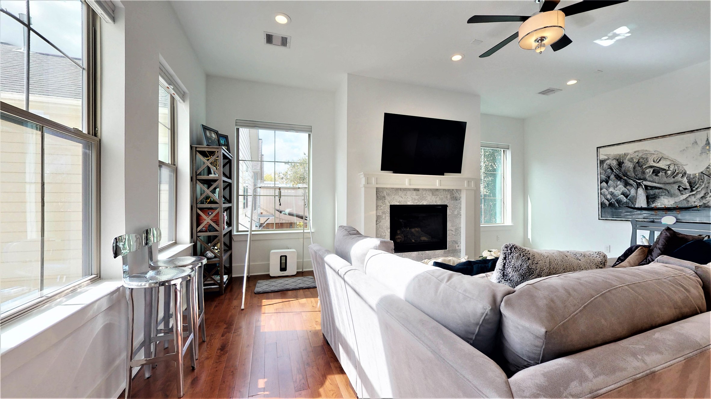5422 Darling Street, Unit C Houston, TX 77007 - Photo 14 of 35 Comfort Living Area