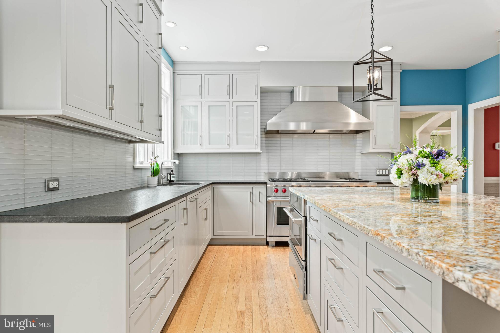 607 Newtown Road Berwyn, PA 19312 - Photo 23 of 83 Microwave/Convection oven + warming drawer