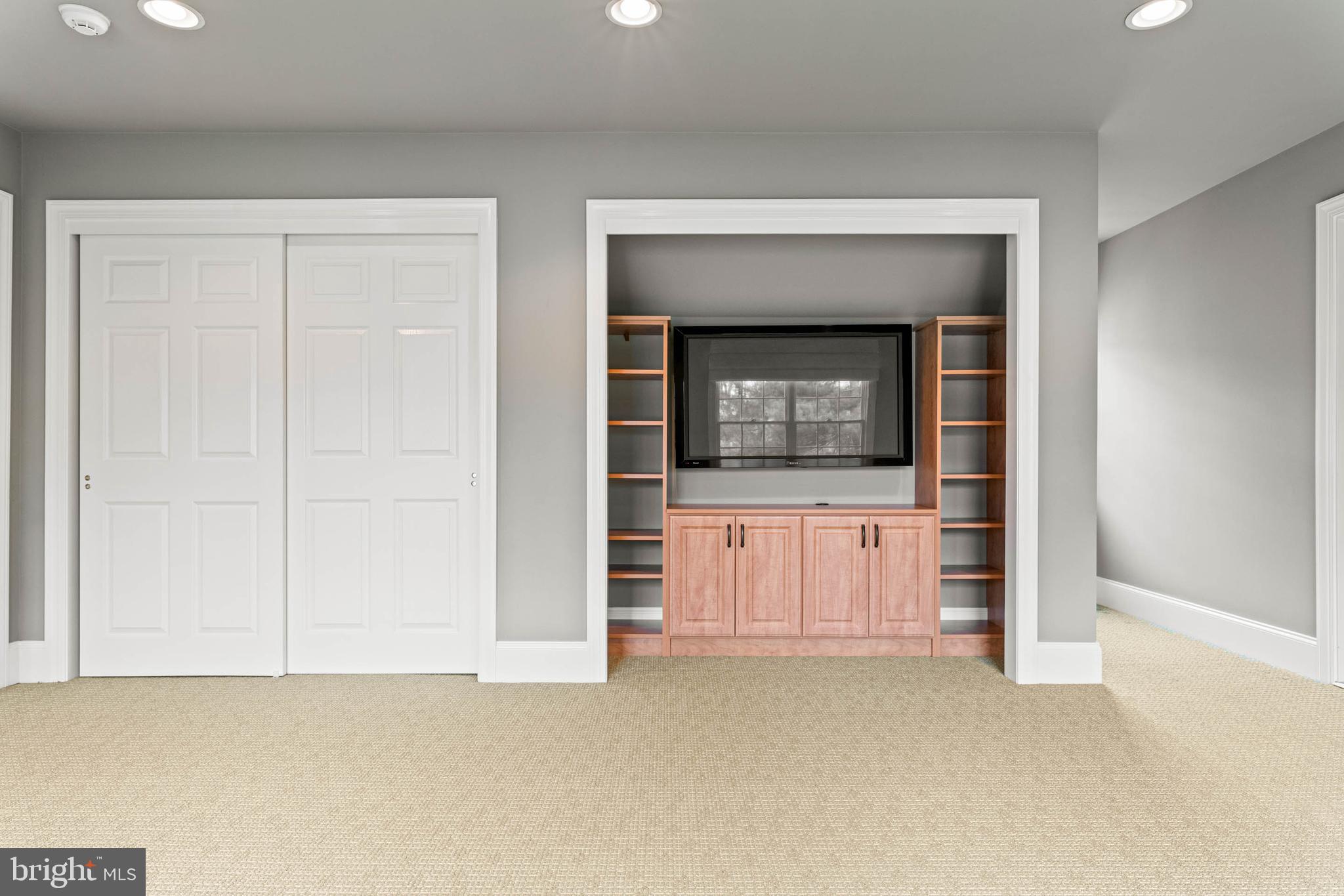 607 Newtown Road Berwyn, PA 19312 - Photo 60 of 83 Bedroom #5 with built-ins