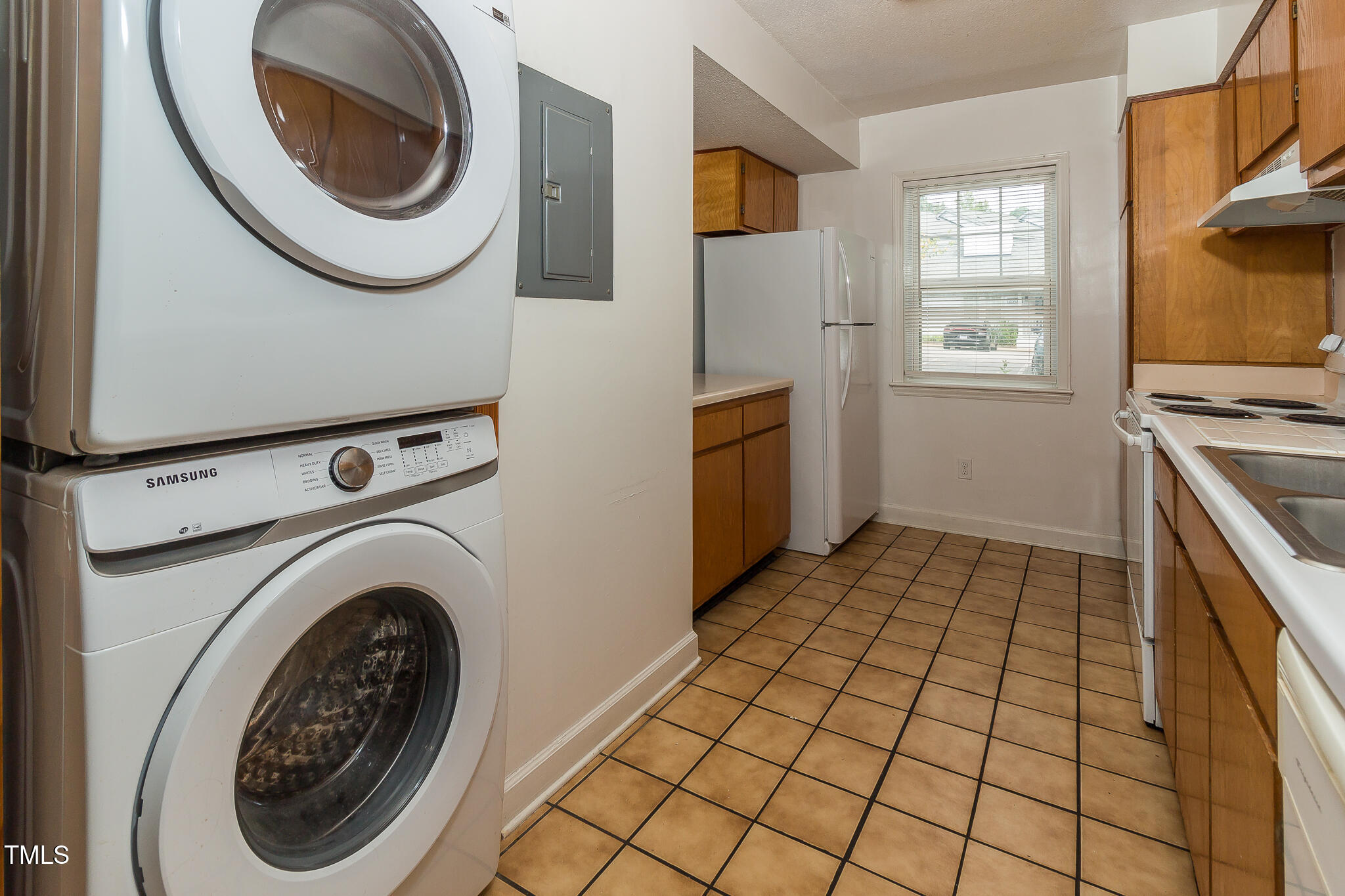 2522 Avent Ferry Road, Unit 103 Raleigh, NC 27606 - Photo 6 of 25 a view of a kitchen with washer and dryer