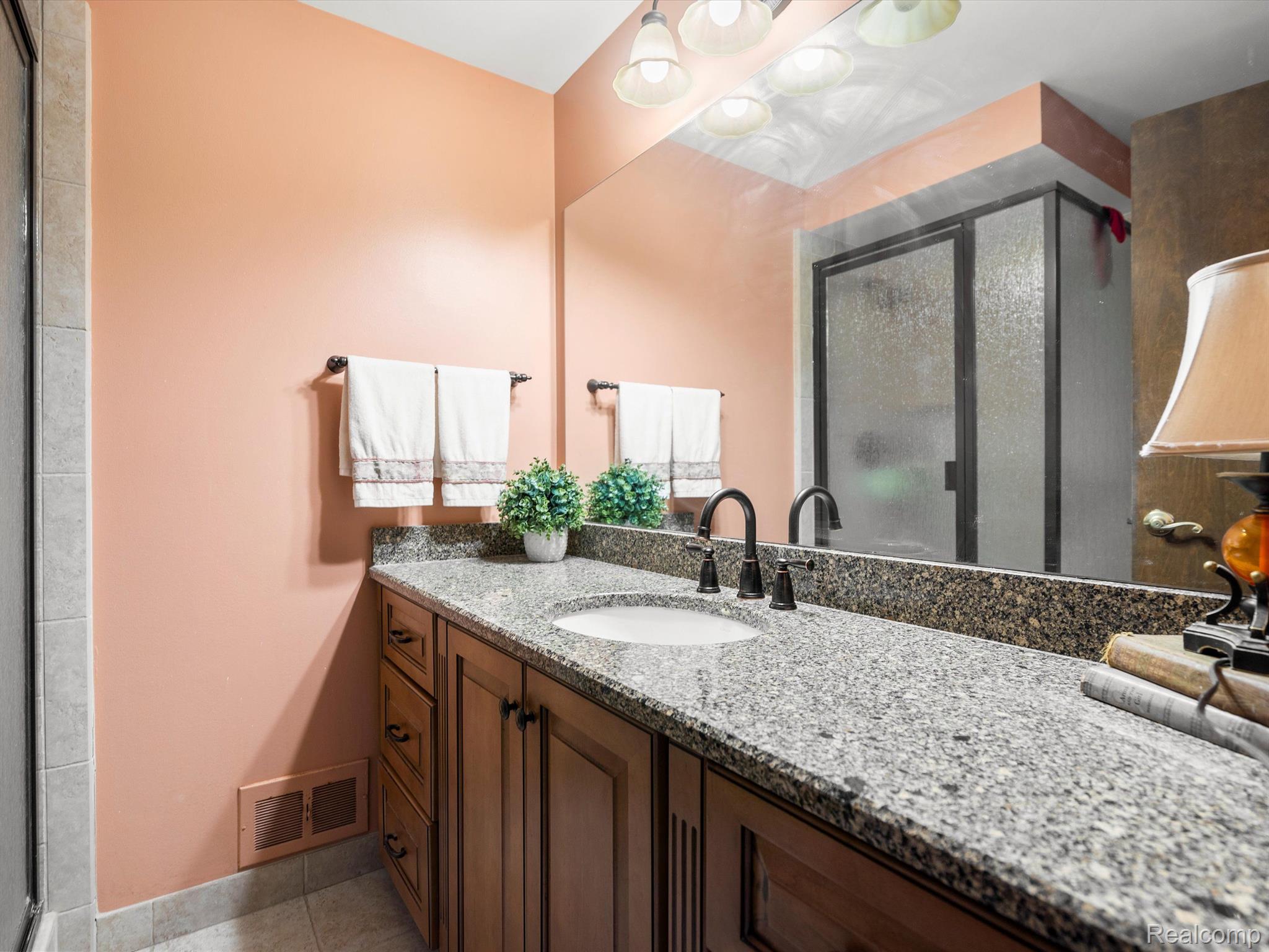 960 Dahlia Lane Rochester, MI 48307 - Photo 23 of 35 Updated Master Bath w/granite counters