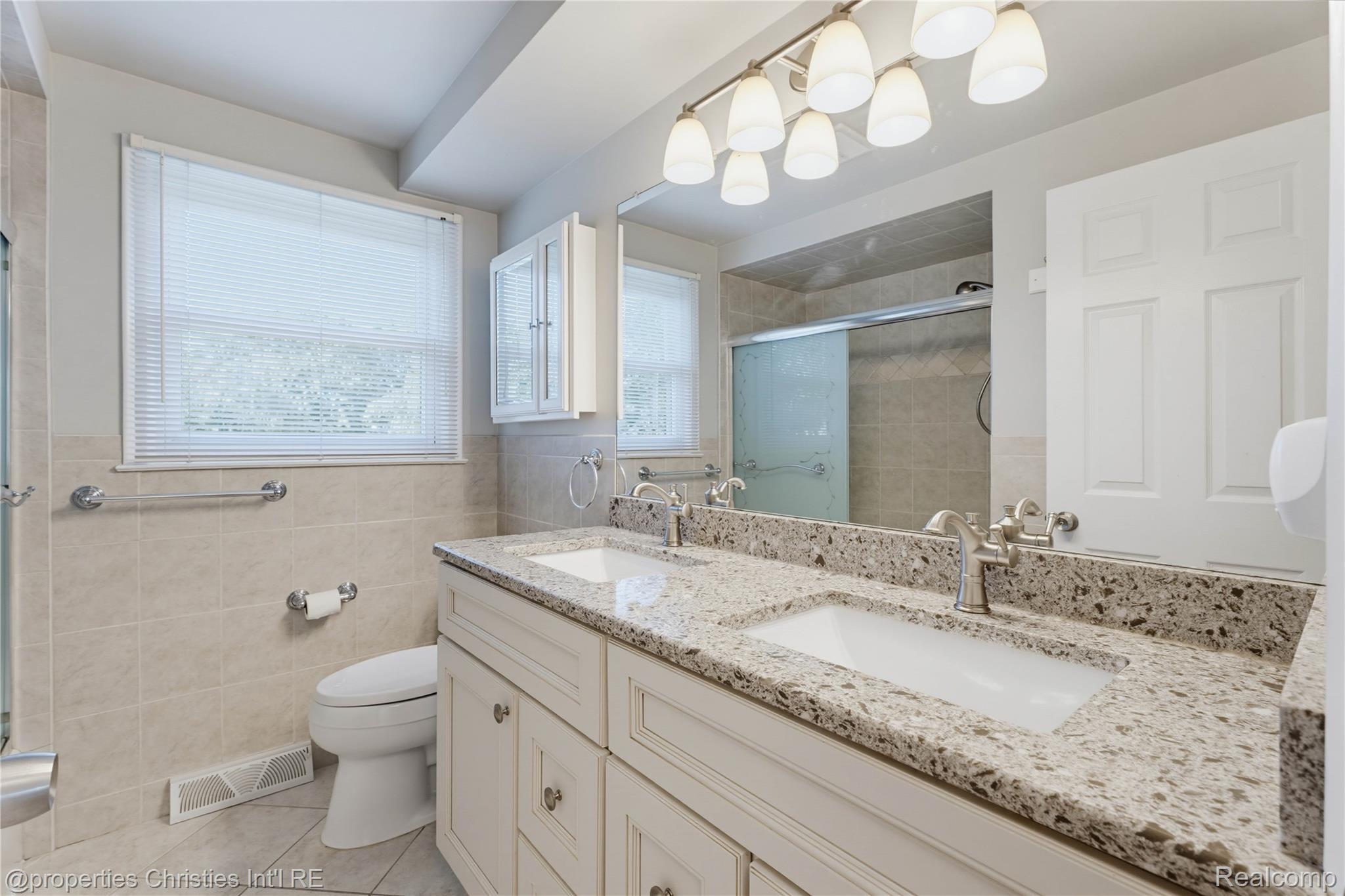 29042 Raleigh Road Farmington, MI 48336 - Photo 21 of 37 21.jpg