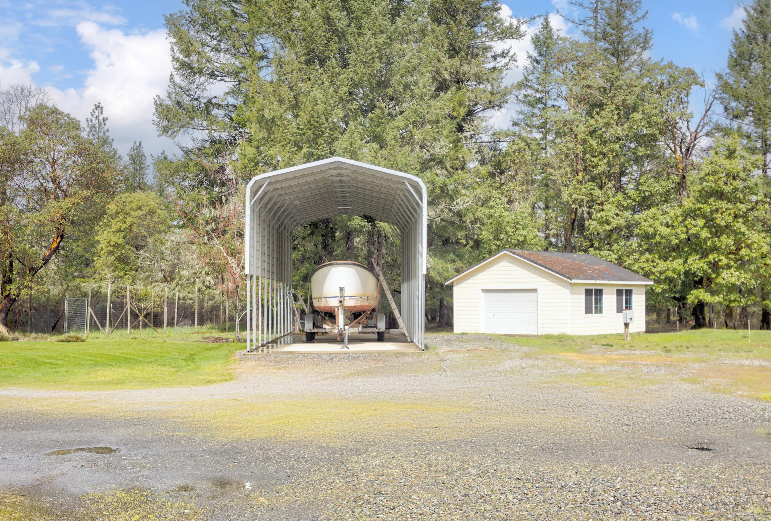 1570 Dick George Road Cave Junction, OR 97523 - Photo 30 of 41 Shop & Cover