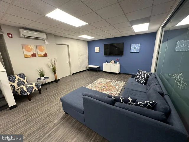 $1,050 | 437 West School House Lane, Unit C07, Philadelphia, PA 19144