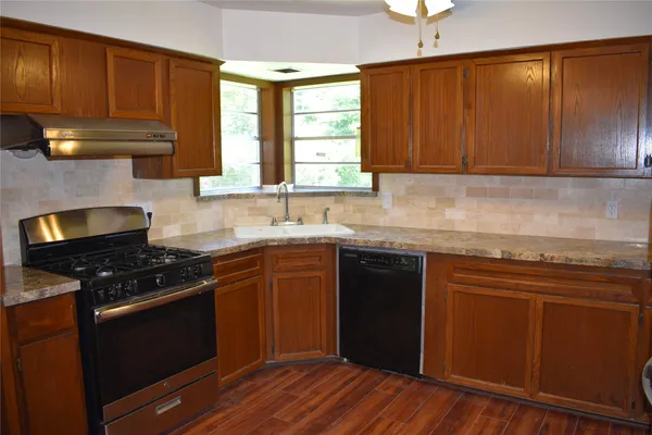 $2,100 | 5126 Beechnut Street, Houston, TX 77096
