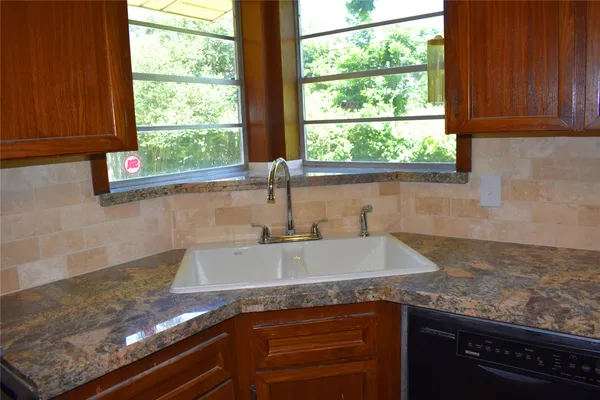 $2,100 | 5126 Beechnut Street, Houston, TX 77096