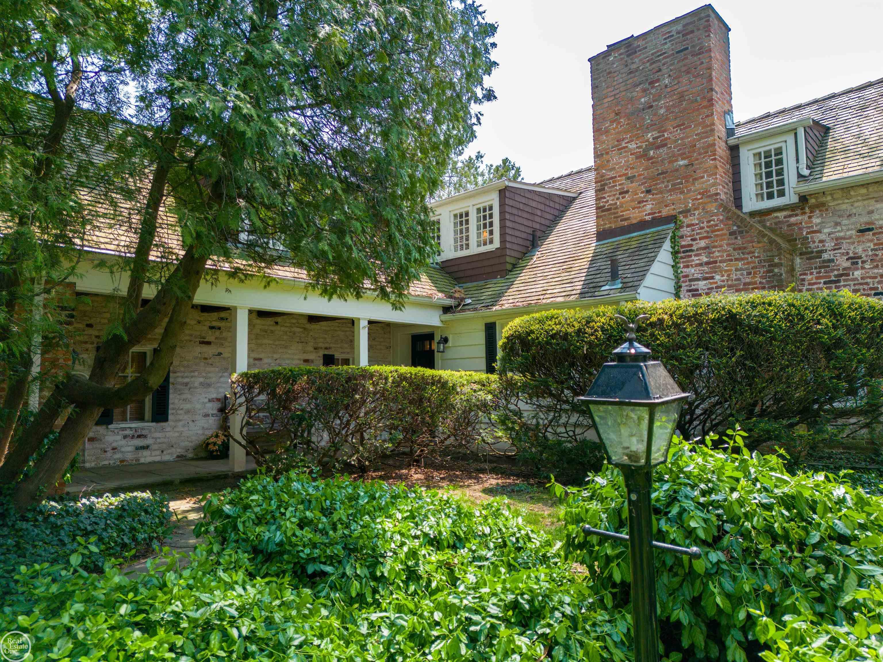 61 Merriweather Road Grosse Pointe, MI 48236 - Photo 1 of 54 50117216.JPG