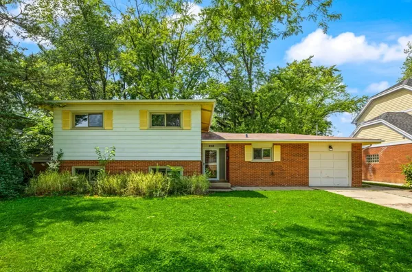 $4,950 | 408 North Windsor Drive, Arlington Heights, IL 60004