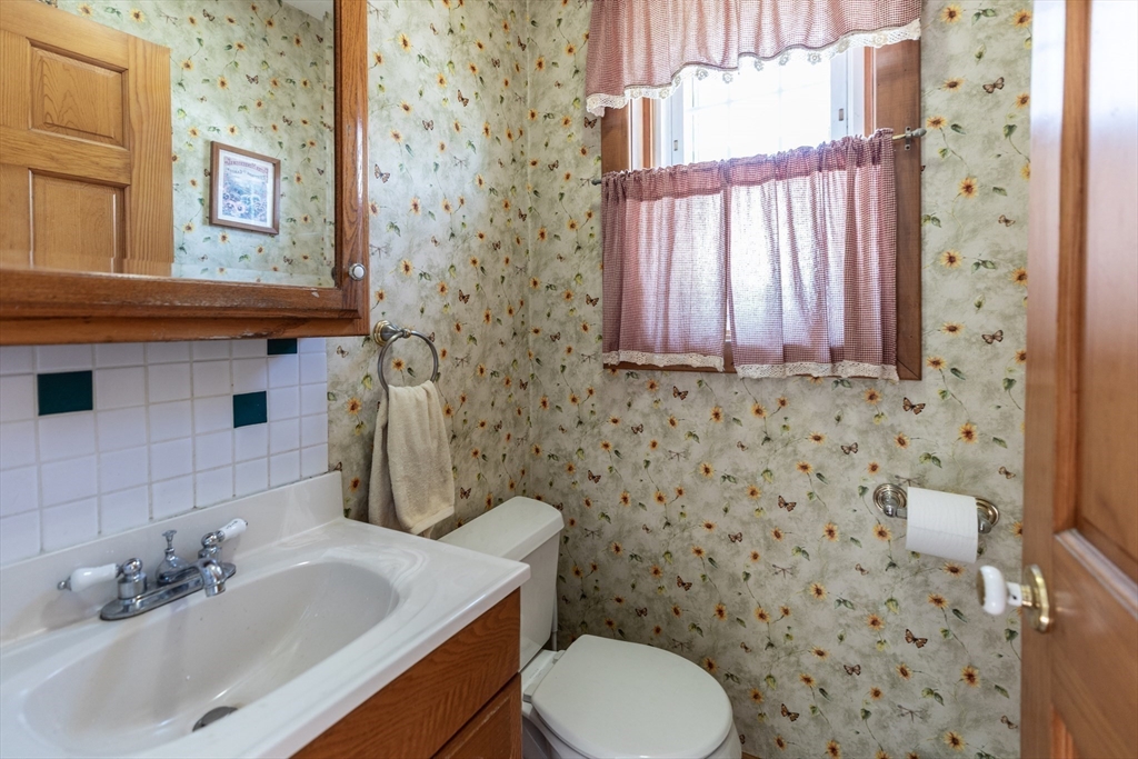 24 Fairview Street Winthrop, MA 02152 - Photo 16 of 32