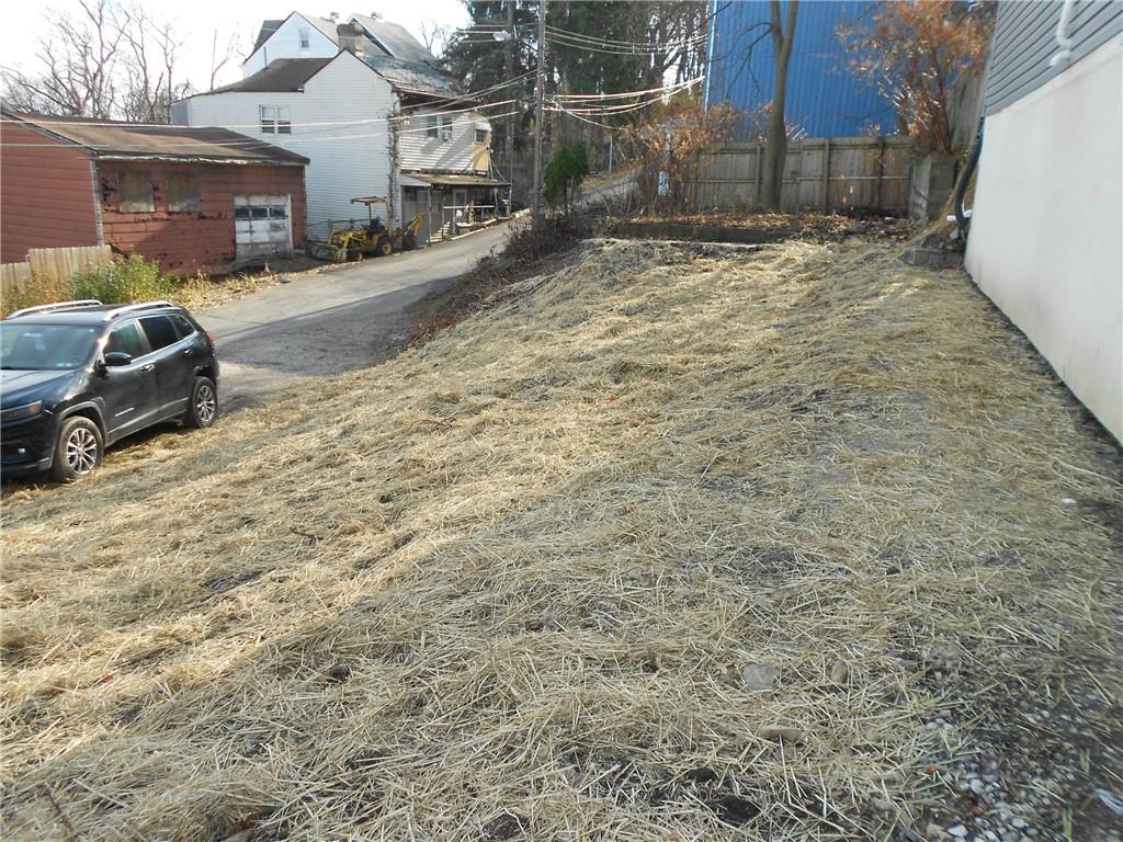 3926 Harry Street Pittsburgh, PA 15213 - Photo 6 of 9 Gallery Image 6