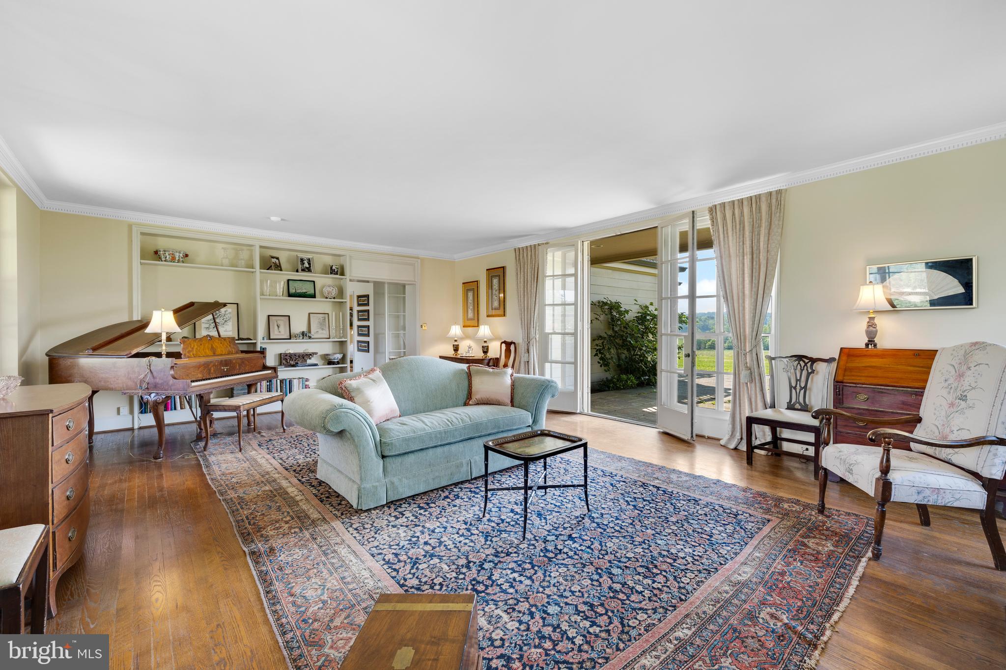 14111 Green Road Glyndon, MD 21136 - Photo 14 of 146 a living room with furniture and a window