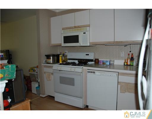 321 Prestwick Way Edison, NJ 08820 - Photo 3 of 4 Gallery Image 3