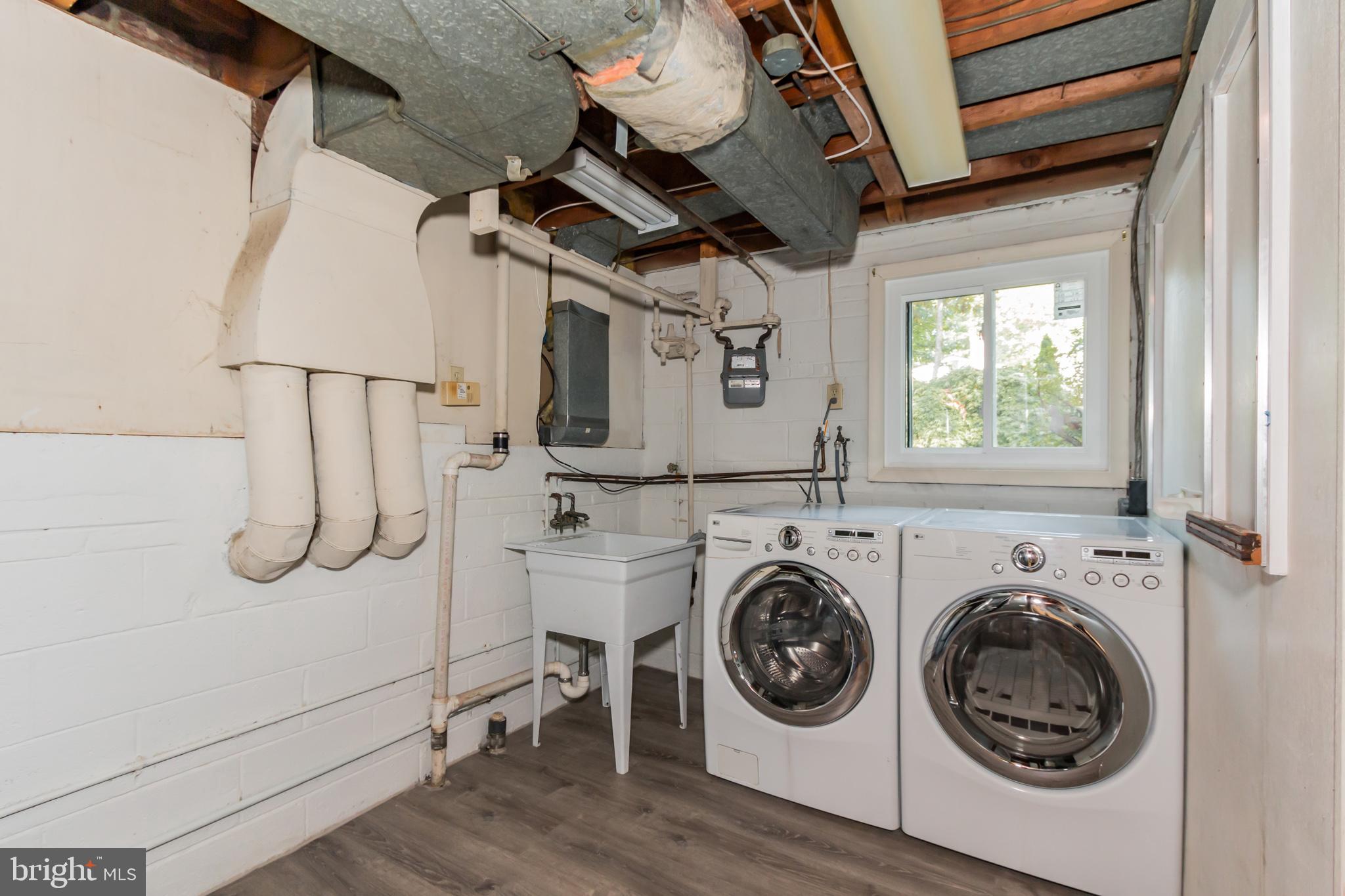 5512 Ivor Street Springfield, VA 22151 - Photo 29 of 36 Laundry Room