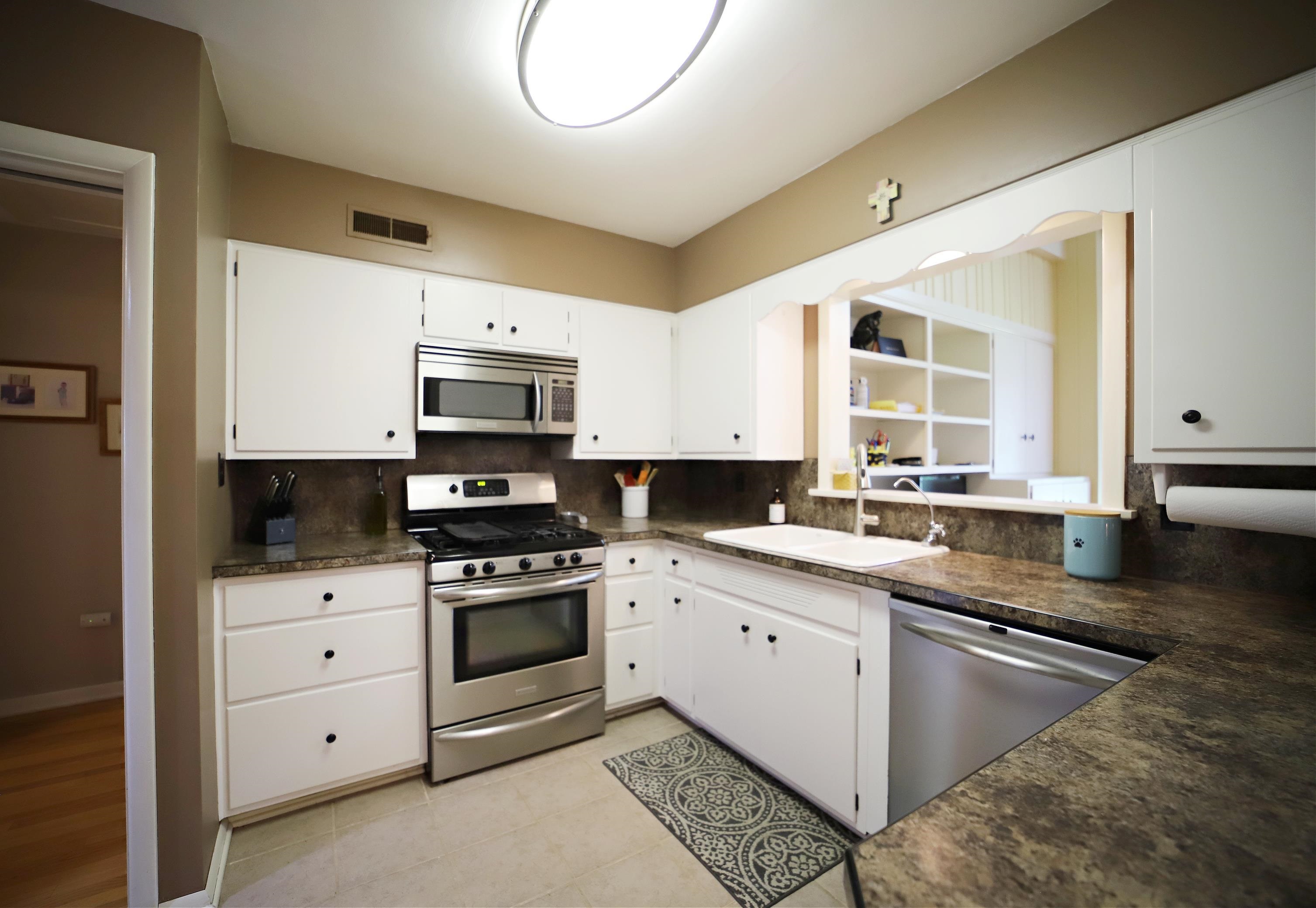 1910 Hampden Road Flint, MI 48503 - Photo 8 of 38 50088681-7.JPG