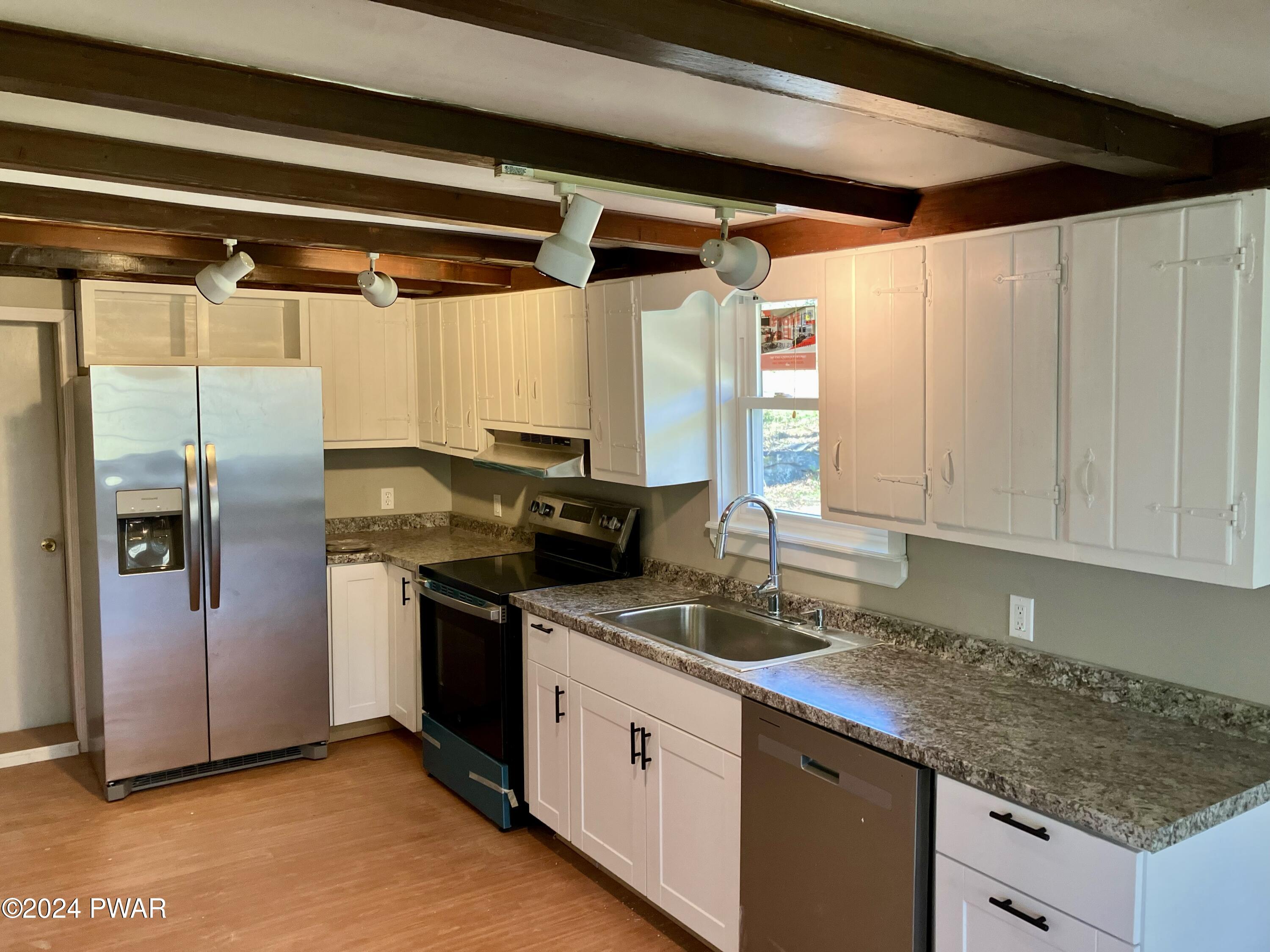 103 Pradon Road Sterling, PA 18463 - Photo 7 of 16 75105021778__090B278F-6867-4951-B107-EEB