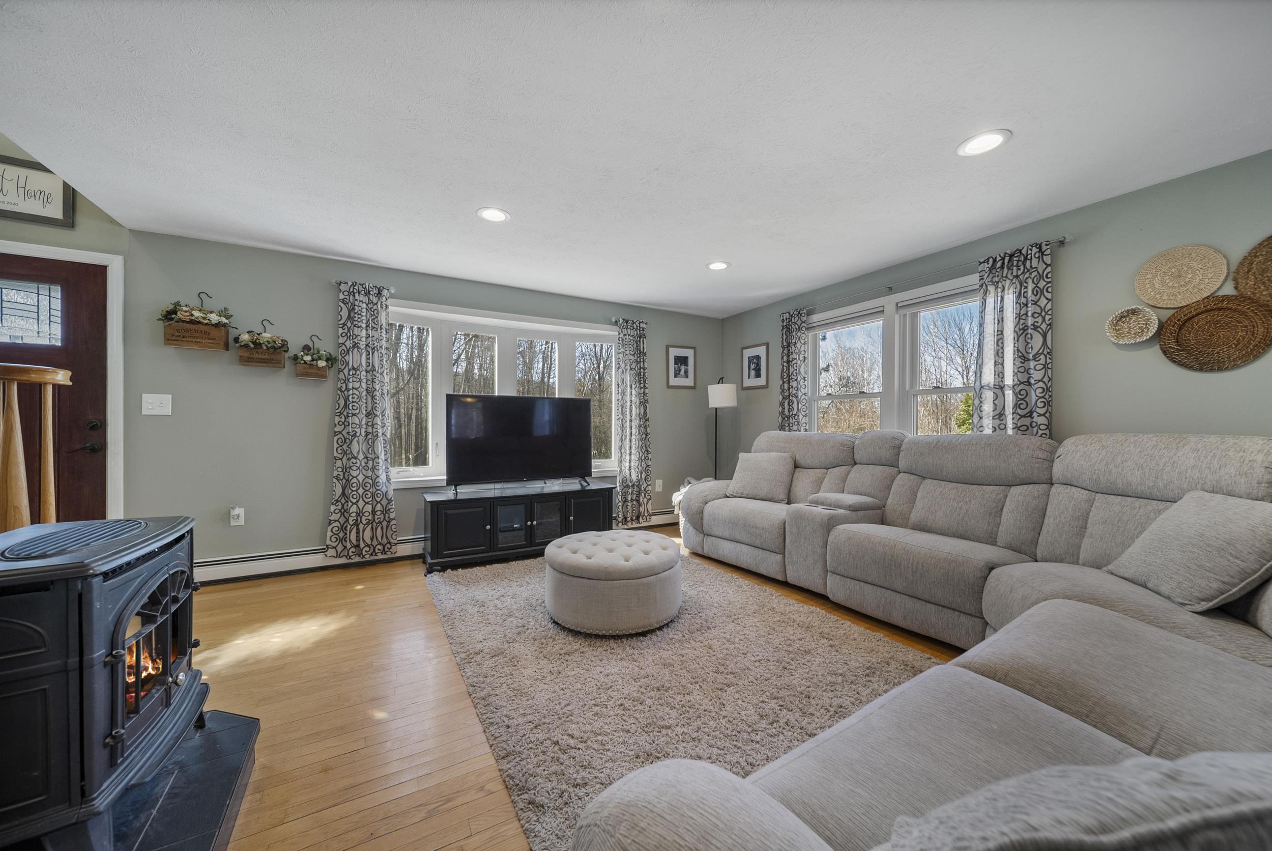 916 River Road Weare, NH 03281 - Photo 15 of 56