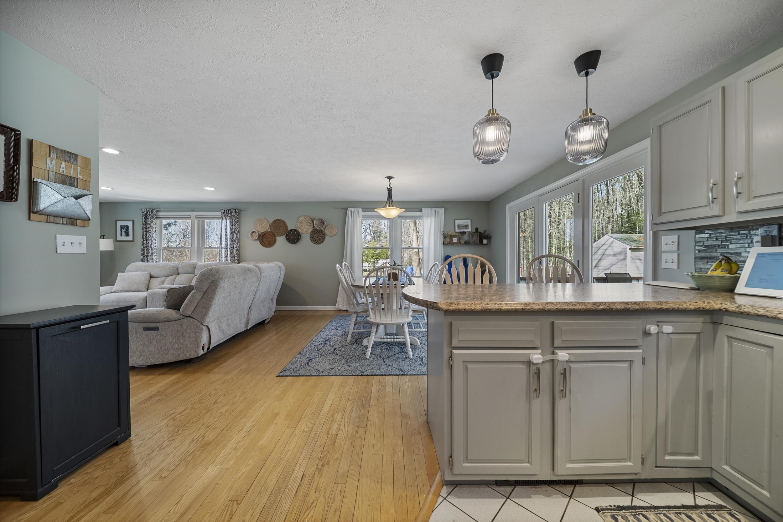 916 River Road Weare, NH 03281 - Photo 4 of 56