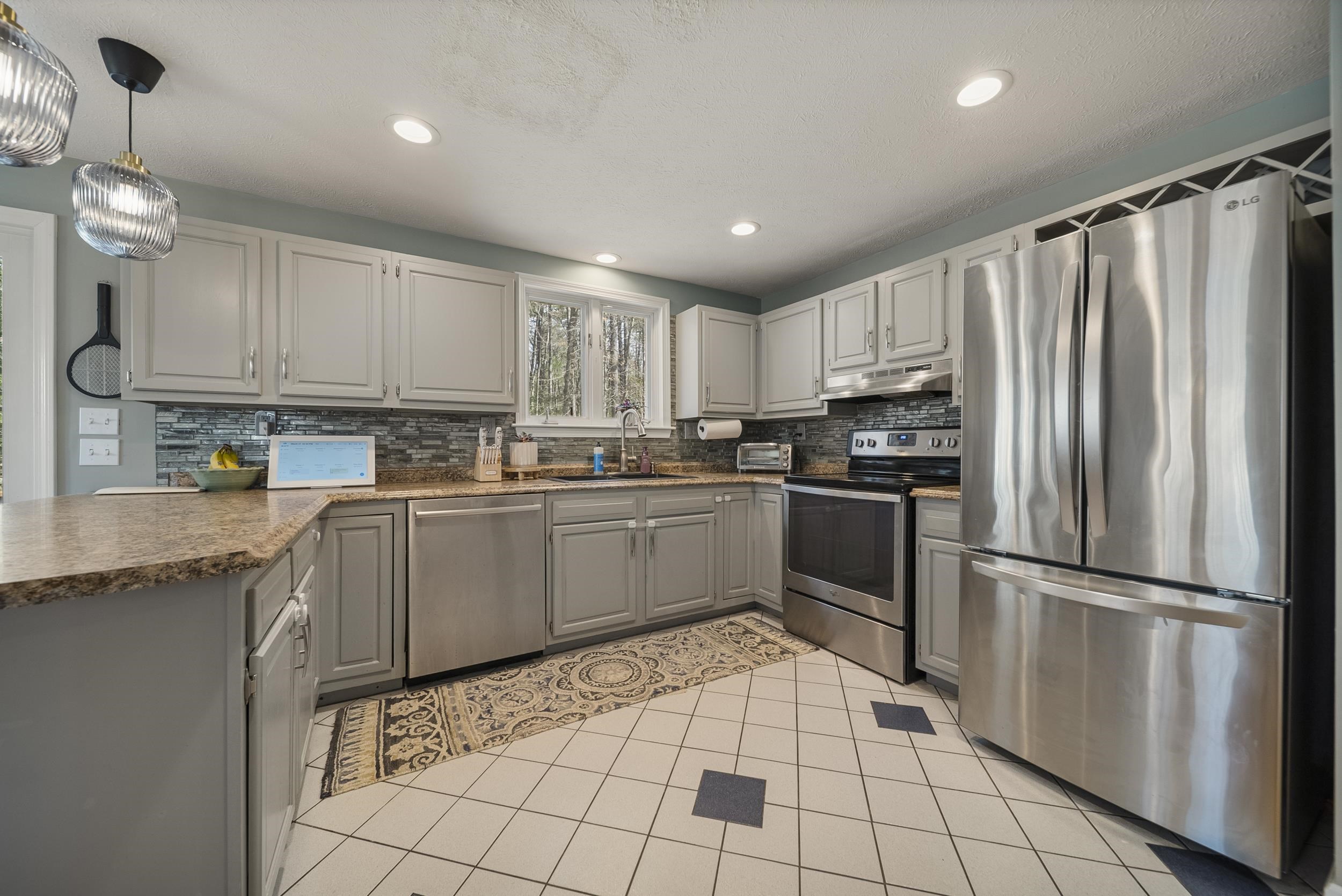 916 River Road Weare, NH 03281 - Photo 6 of 56