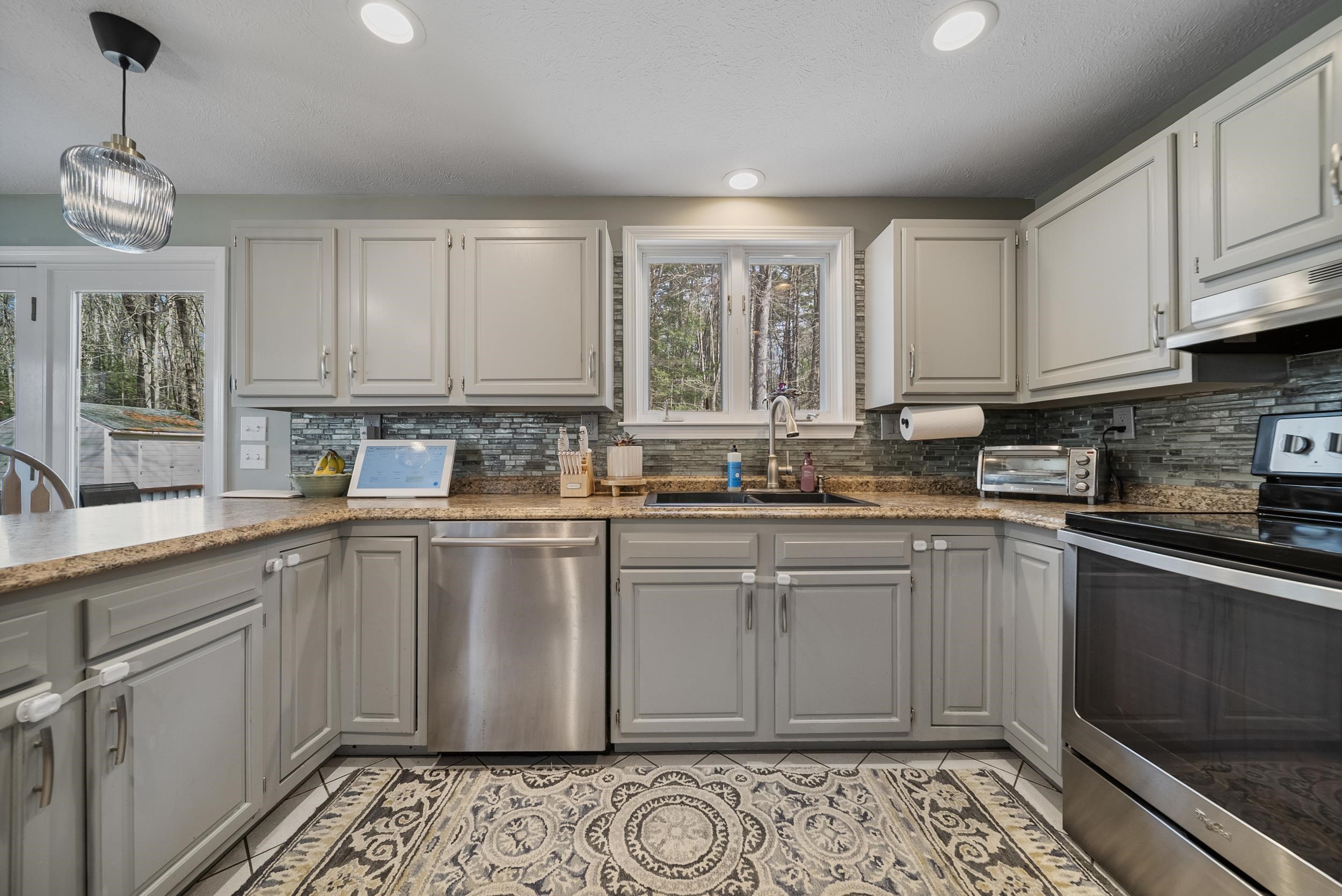 916 River Road Weare, NH 03281 - Photo 7 of 56