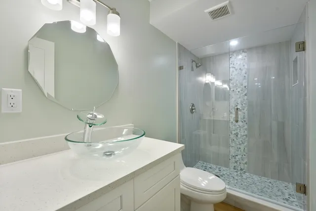 $349,900 | 801 Lake Shore Drive, Unit 112, Lake Park, FL 33403