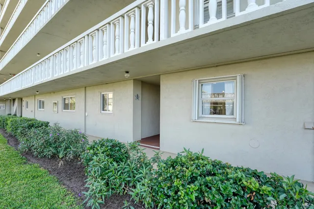 $349,900 | 801 Lake Shore Drive, Unit 112, Lake Park, FL 33403