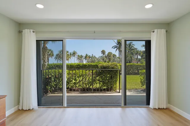 $349,900 | 801 Lake Shore Drive, Unit 112, Lake Park, FL 33403