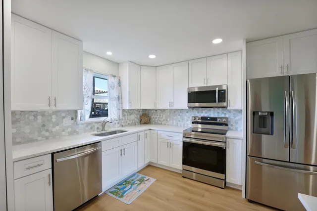 $349,900 | 801 Lake Shore Drive, Unit 112, Lake Park, FL 33403