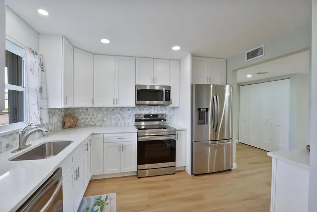 $349,900 | 801 Lake Shore Drive, Unit 112, Lake Park, FL 33403